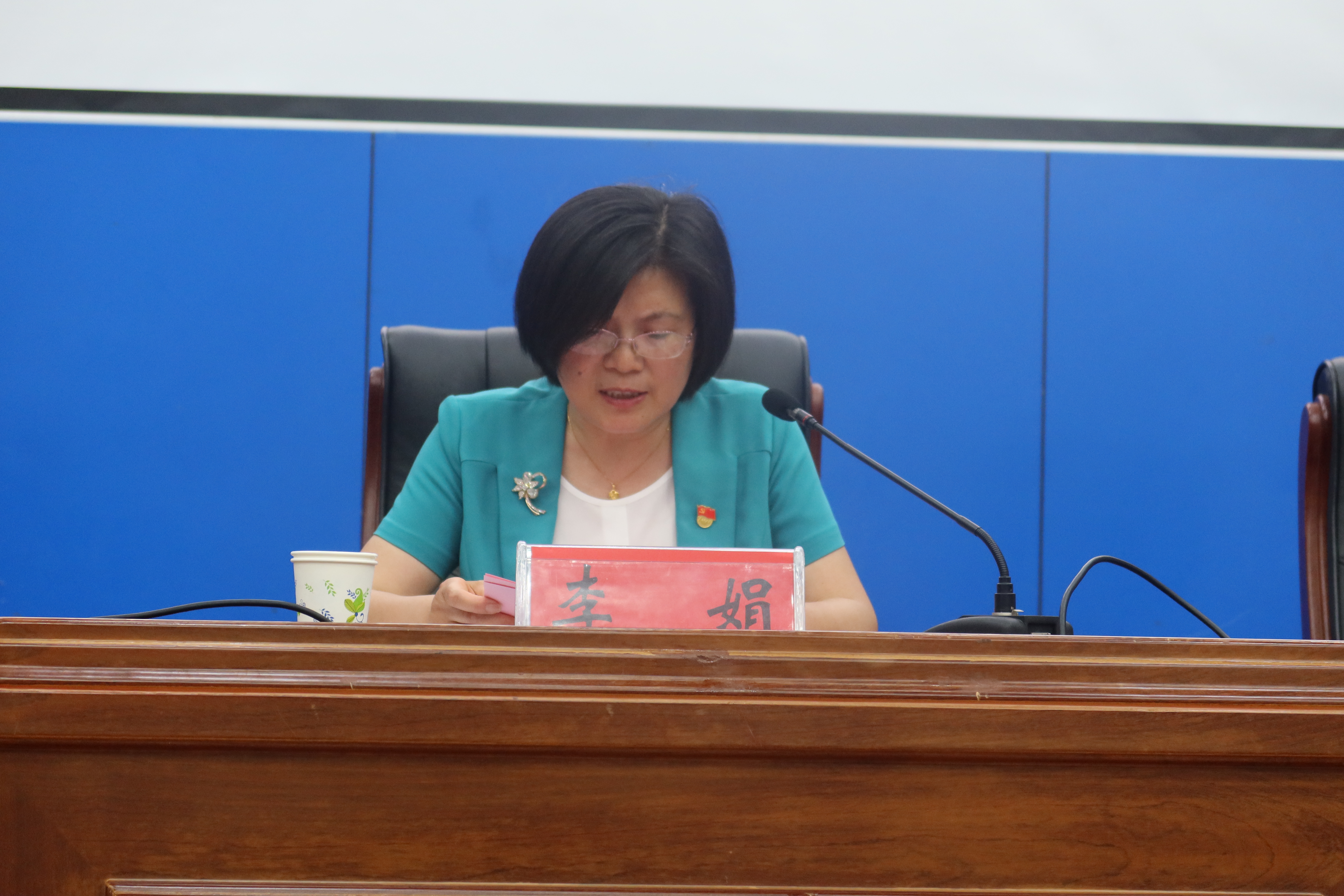 开班仪式后,李娟为全体学员教授培训第一课《切实把党纪党规刻于心践